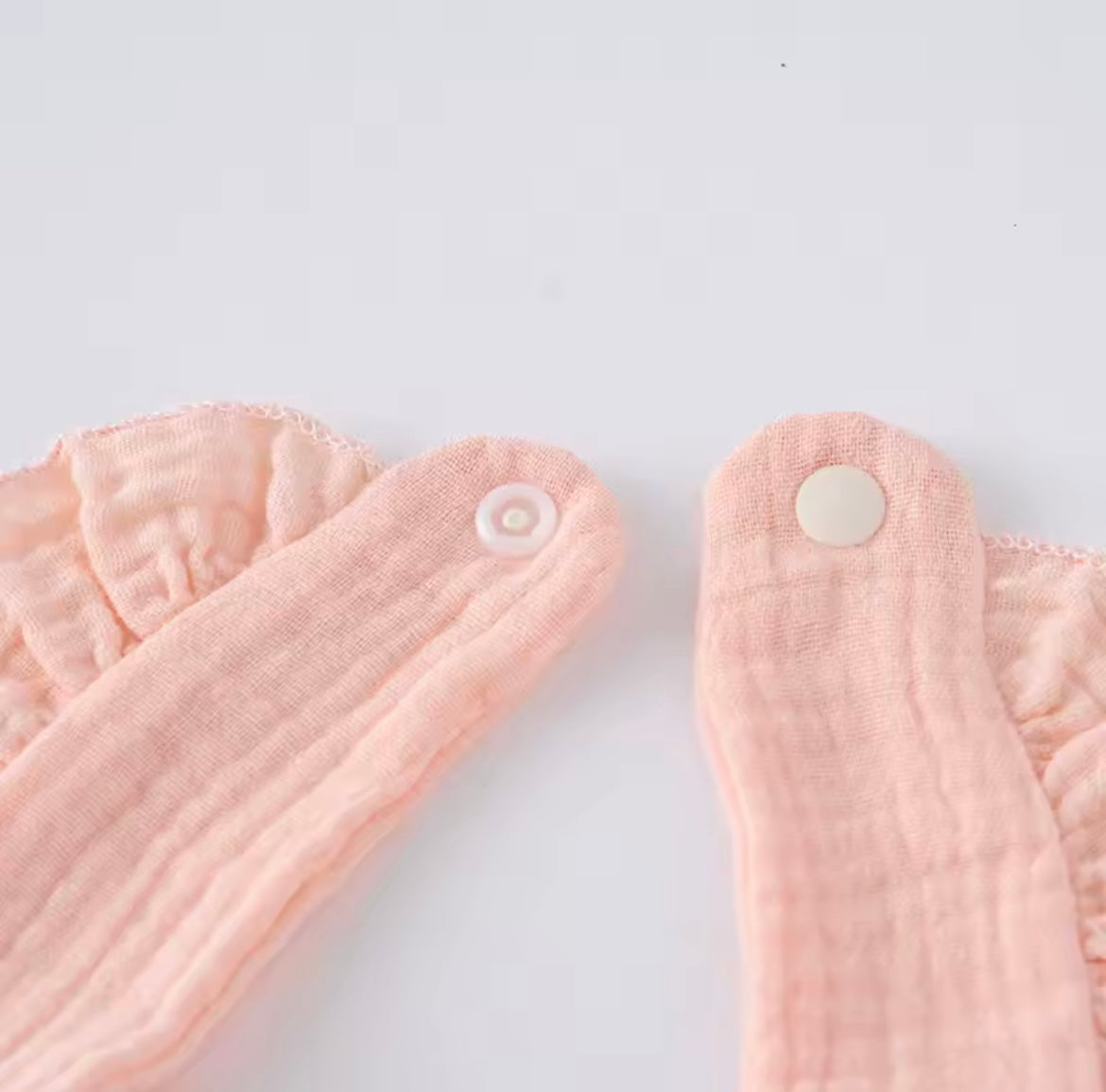 Muslin frill bibs
