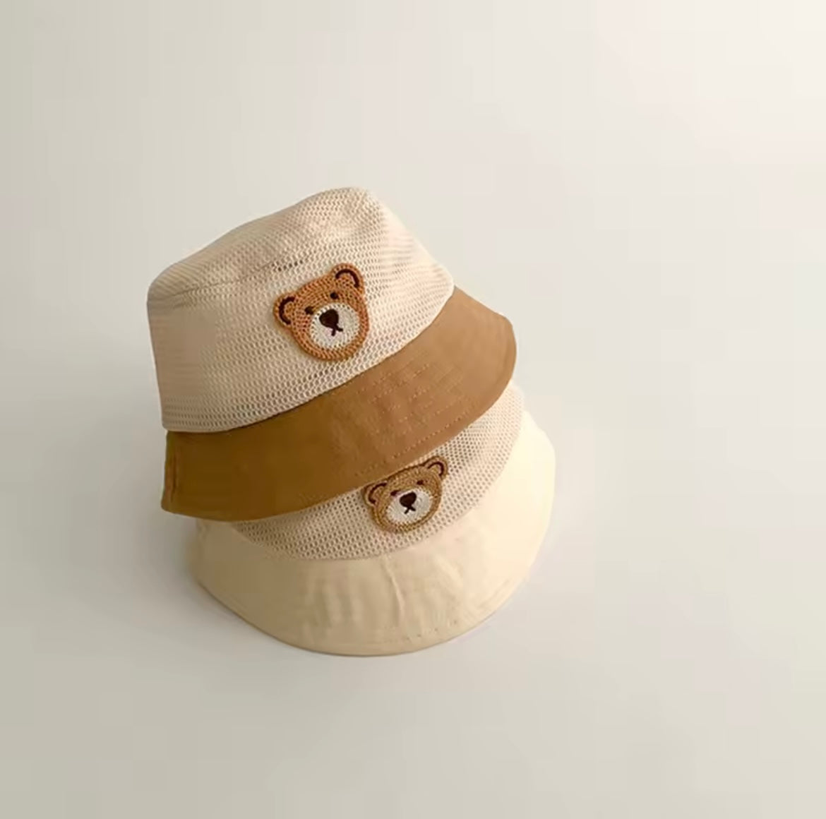 Bear mesh bucket hat