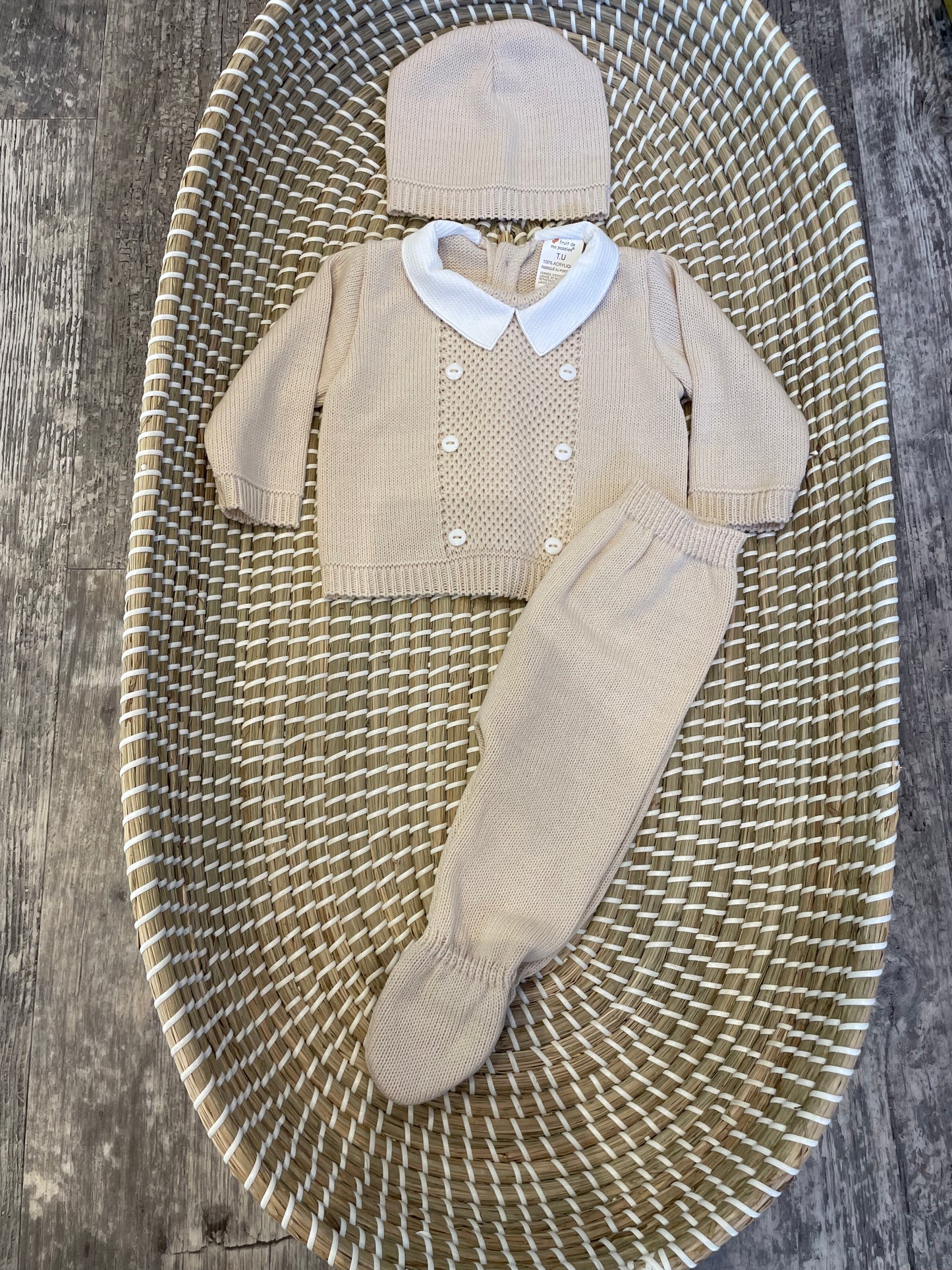 The new born knitted set - biscuit with buttons