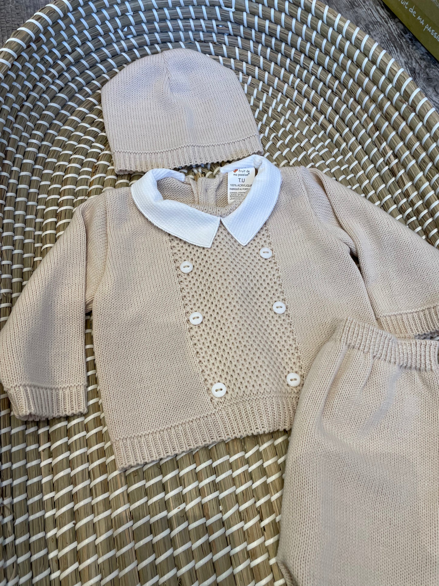 The new born knitted set - biscuit with buttons