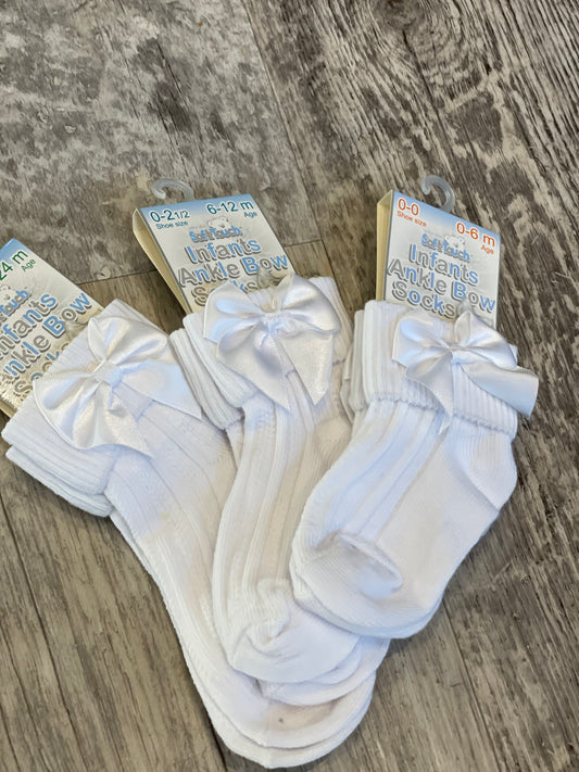 White bow ankle socks