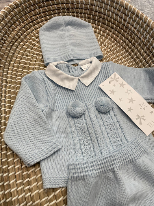 The new born knitted set - baby blue with braids and pom poms