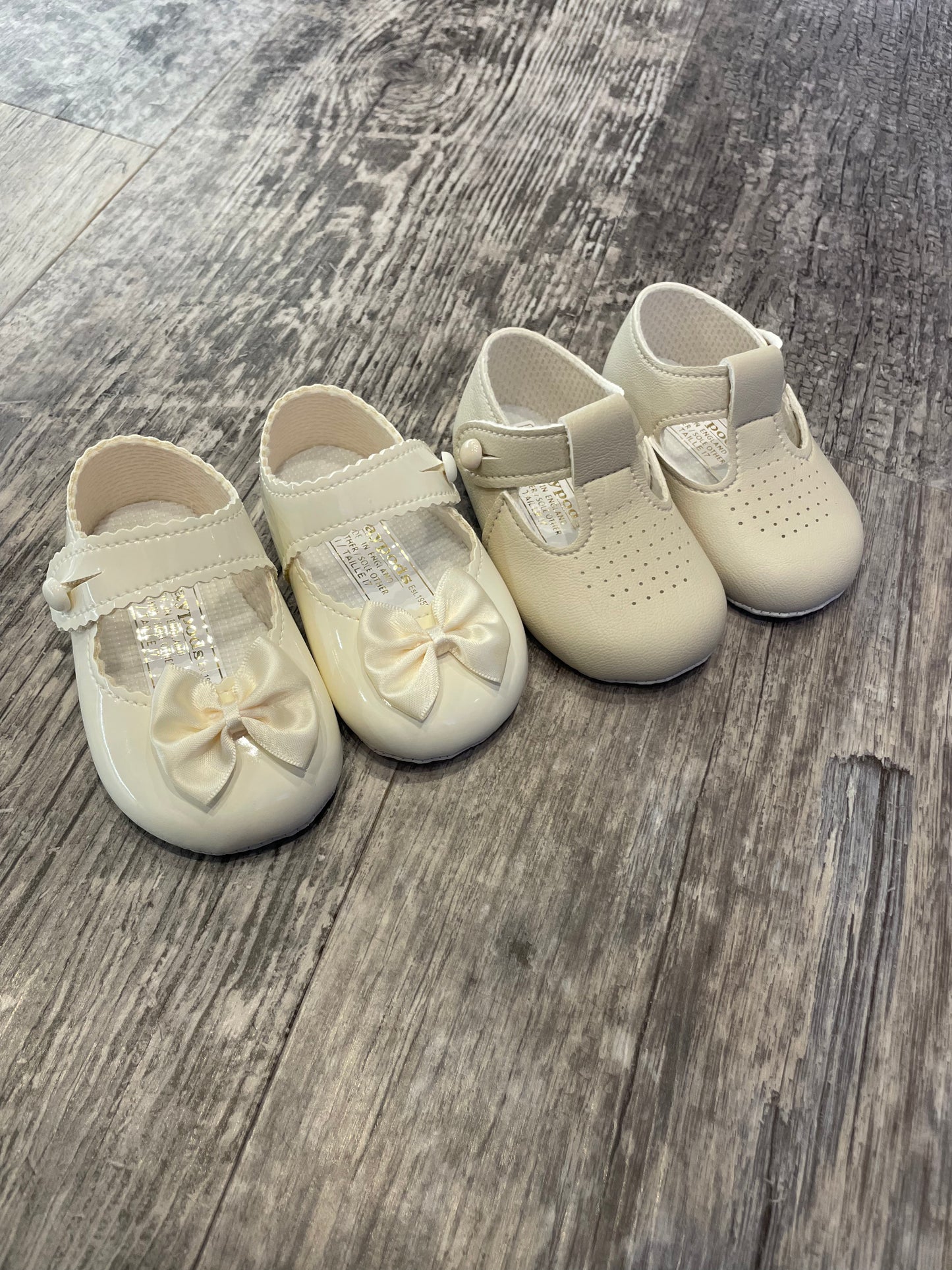 Biscuit T-bar pram shoes