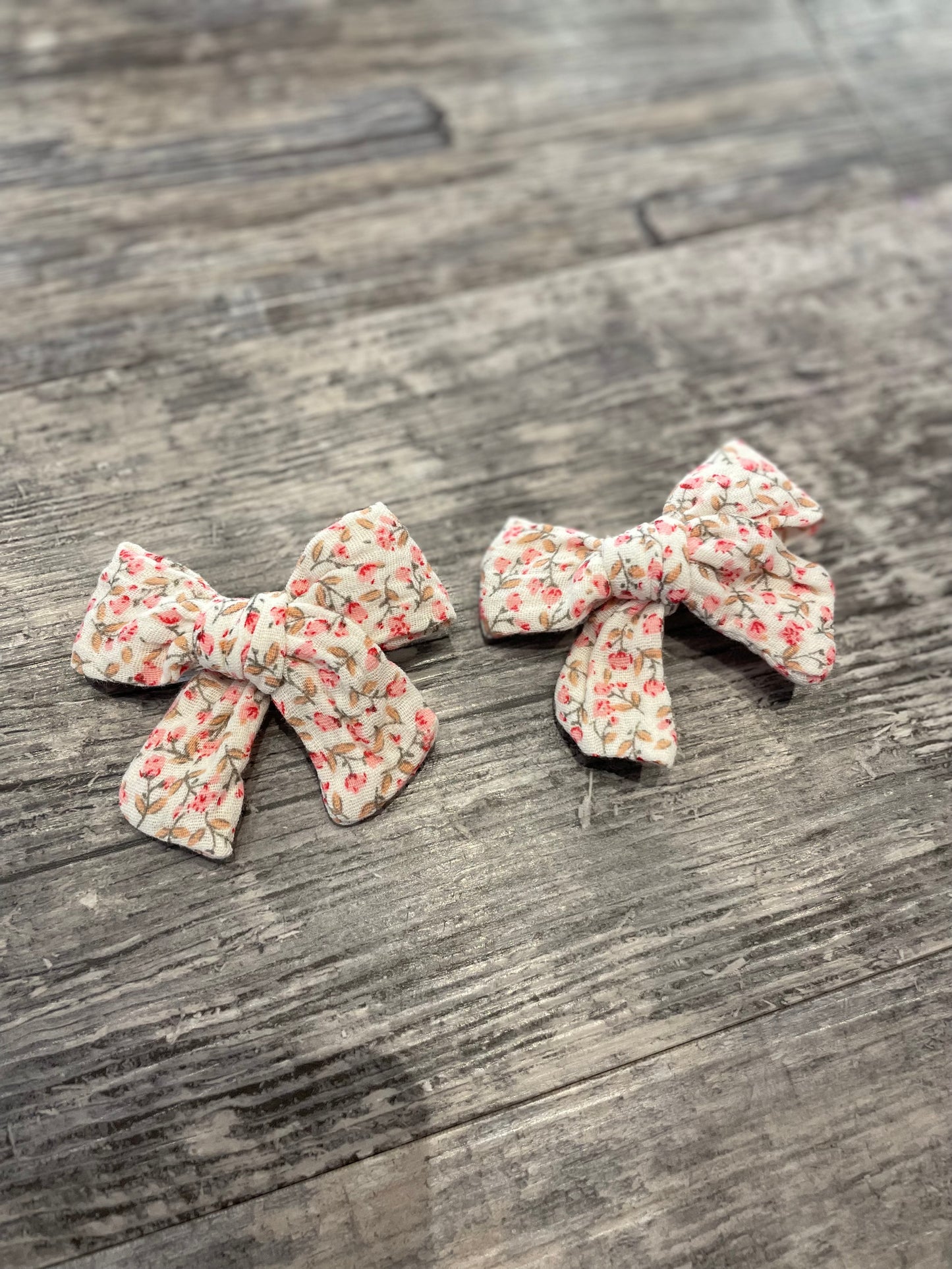 Muslin bow clips