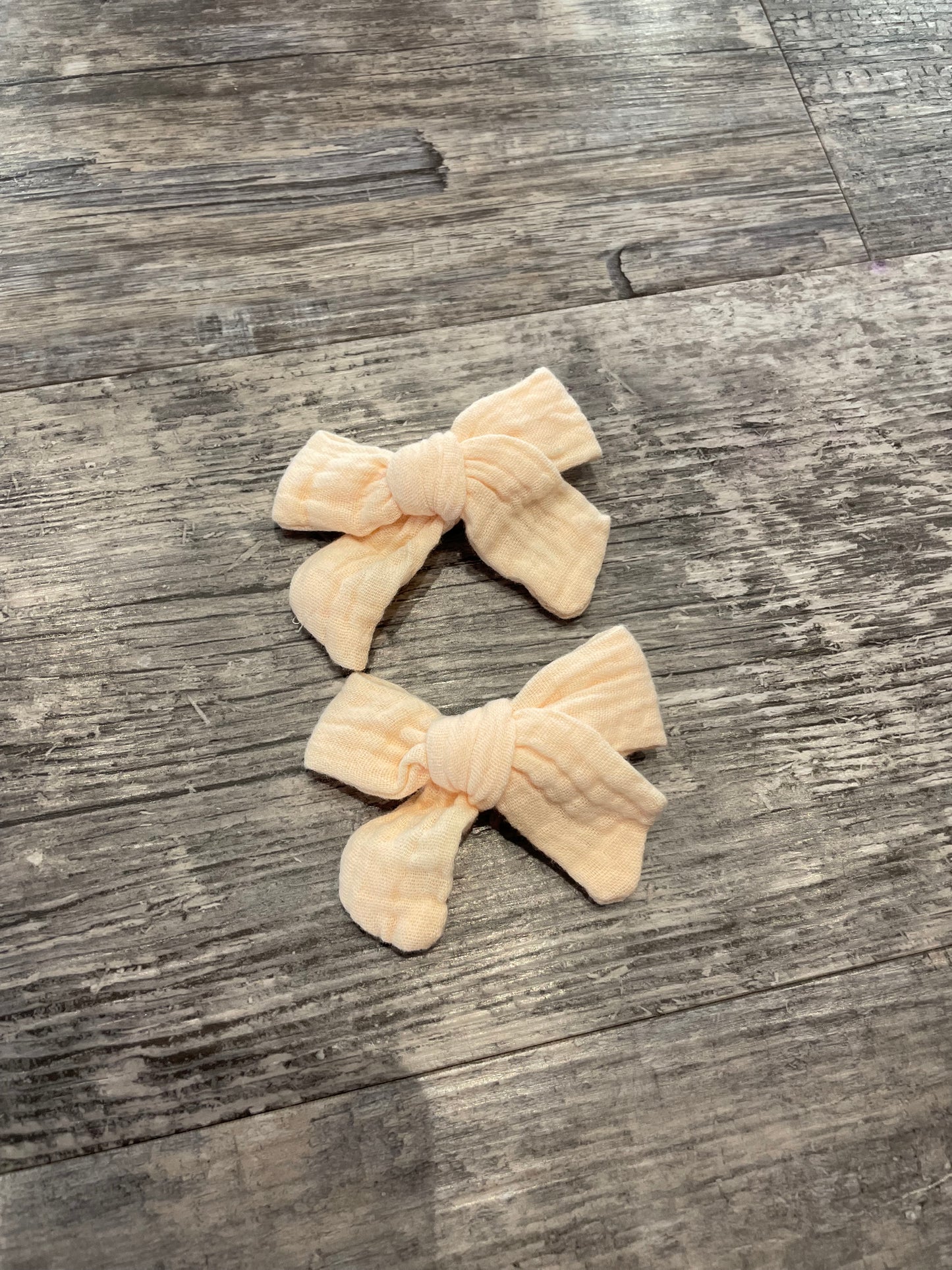 Muslin bow clips