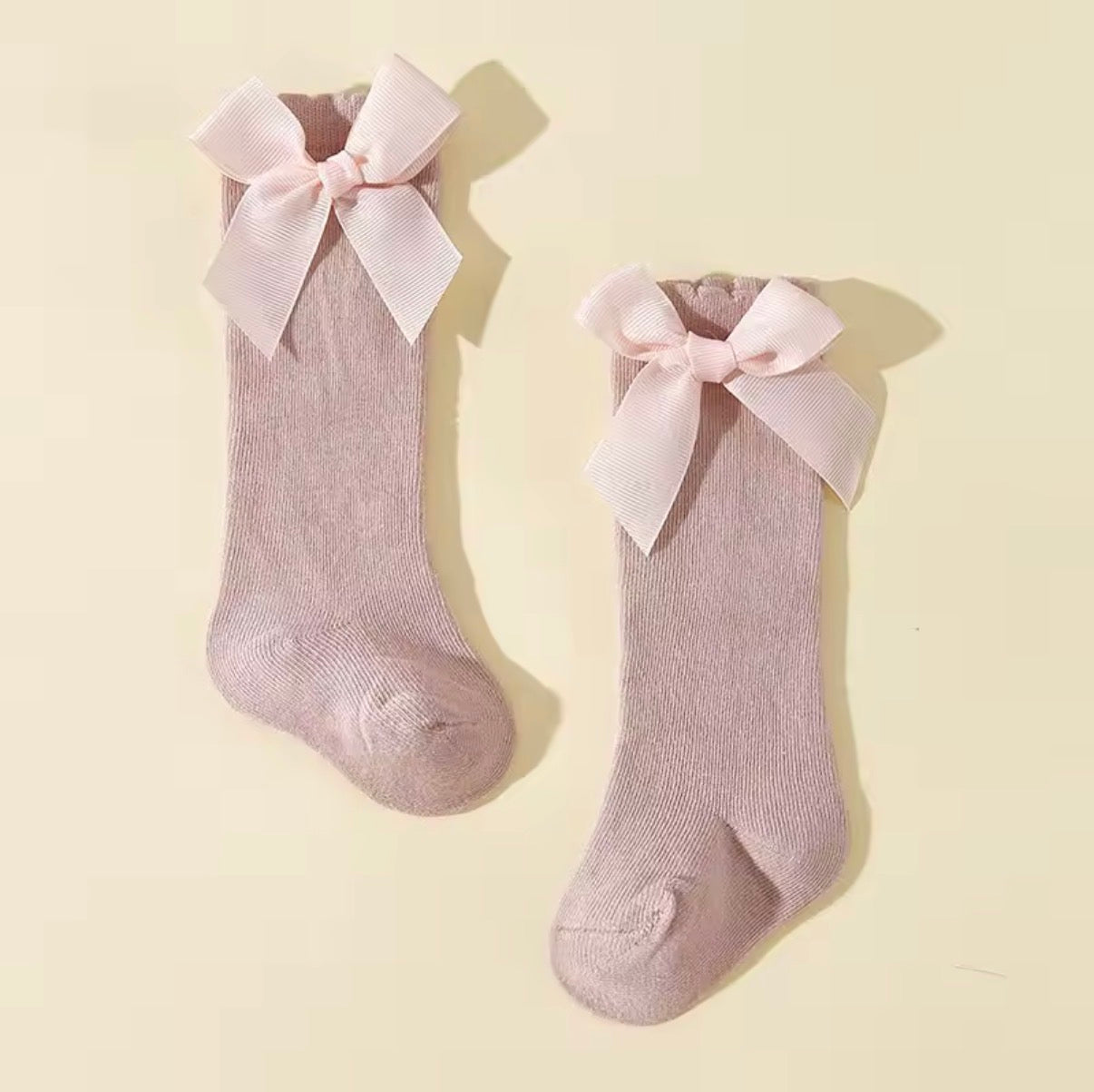Bow knee socks
