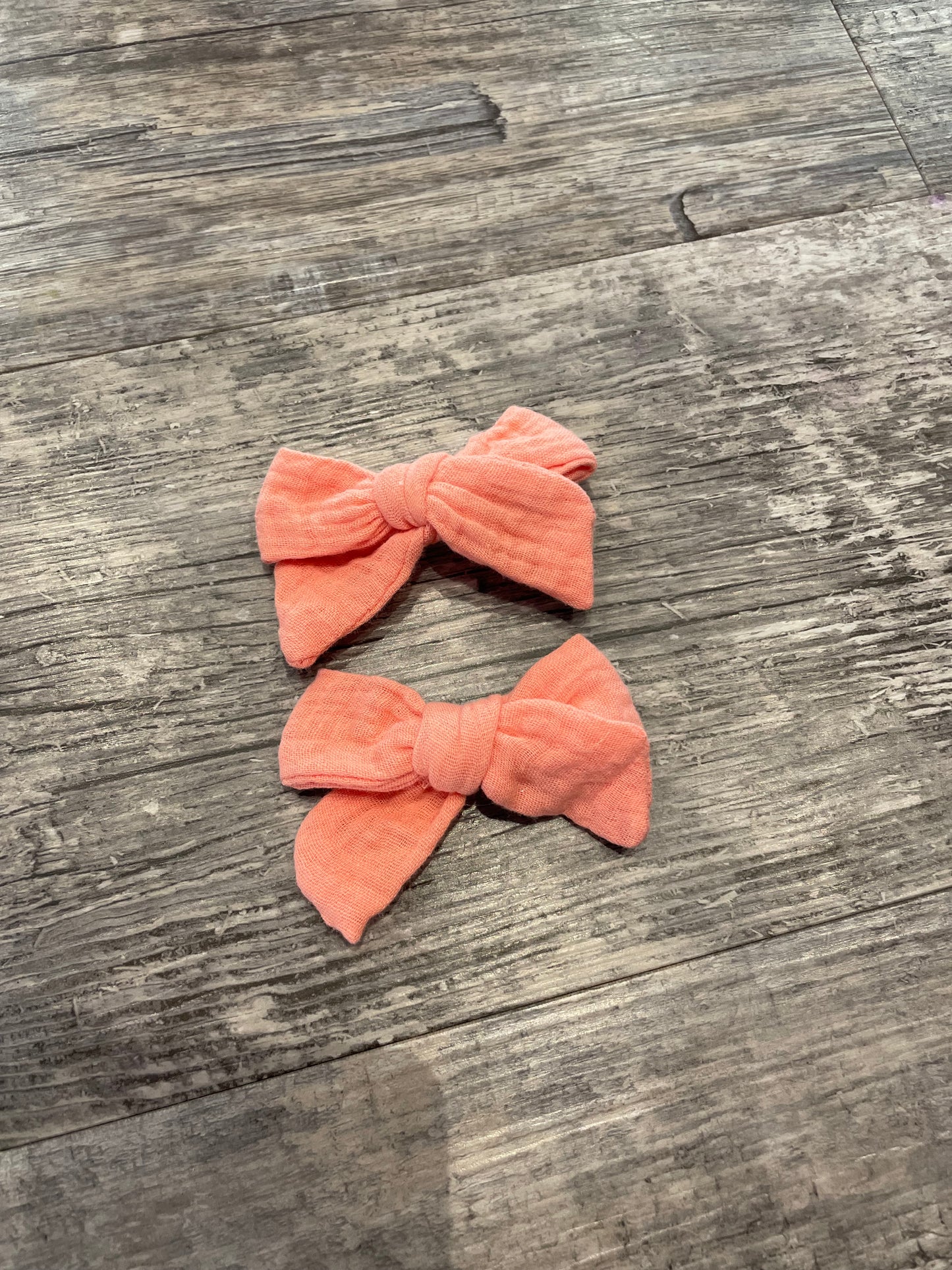 Muslin bow clips