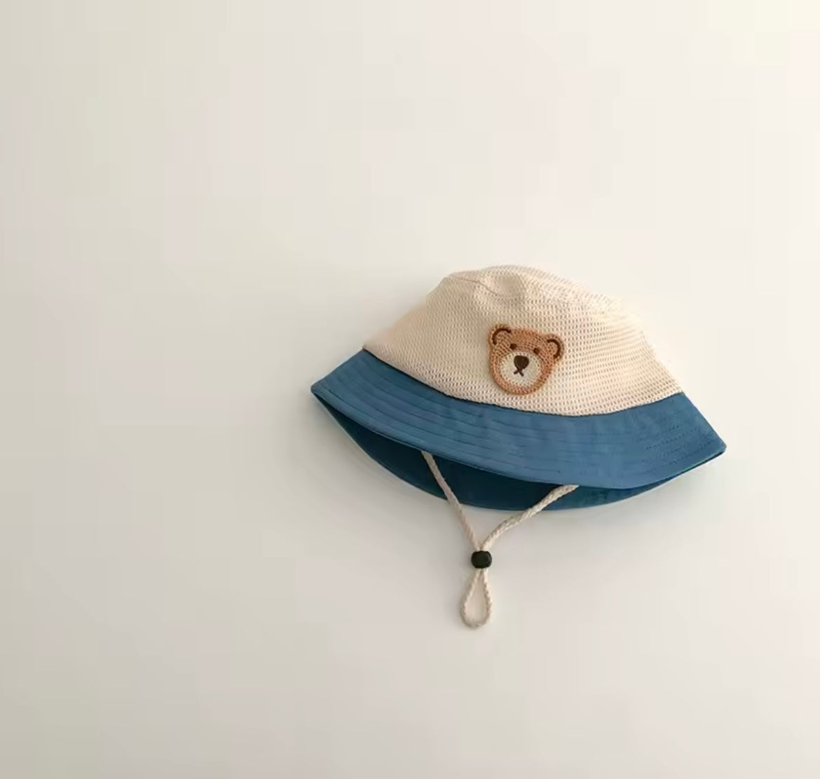 Bear mesh bucket hat