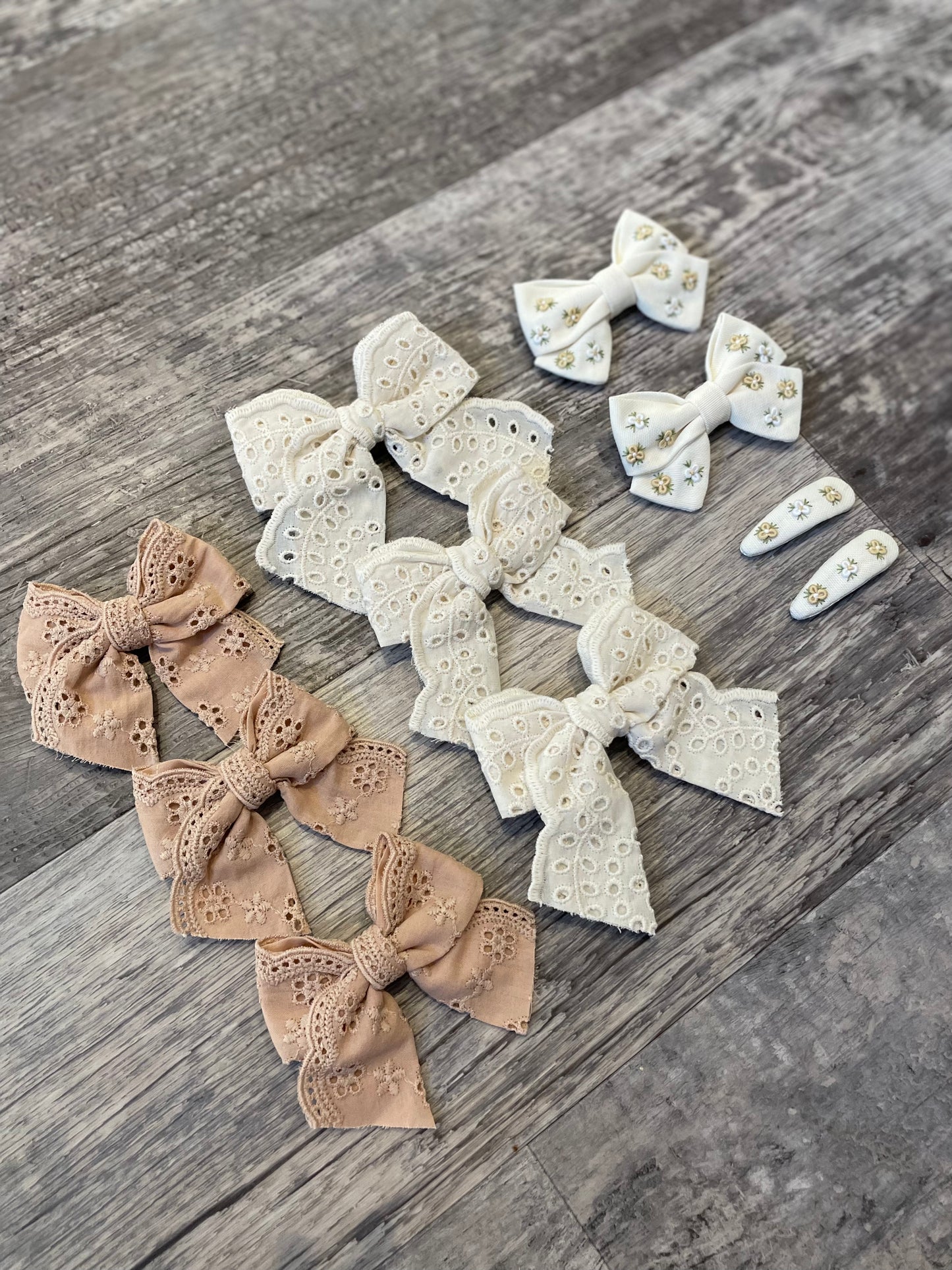 Linen bow clip