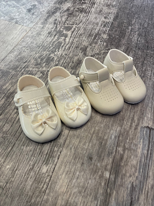 Cream bow pram shoes