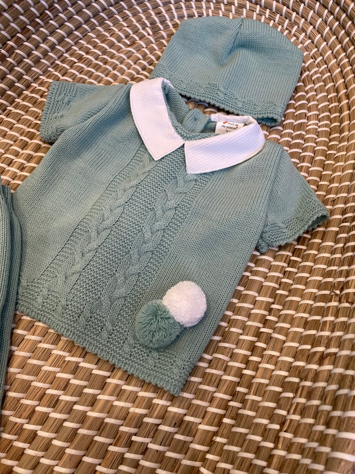 The new born knitted set - green with pom pom